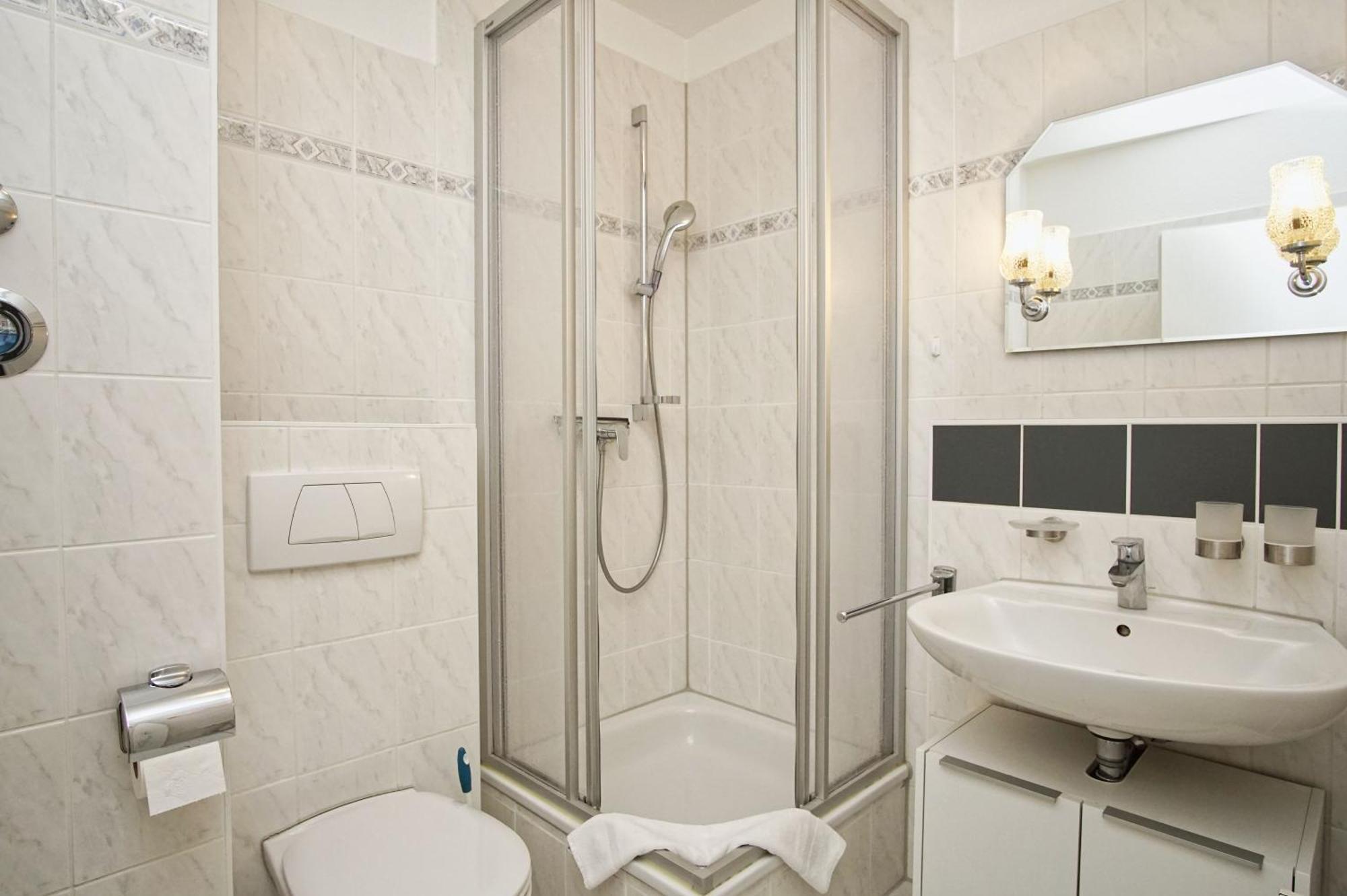 Zentrale Fewo Mit Balkon, Gratis Nutzung Vom Ahoi Erlebnisbad Und Sauna In Sellin - Villa Buskam Fewo 27 Goehren  Kültér fotó